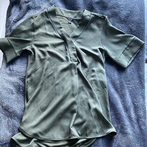 Ann Taylor green and navy top